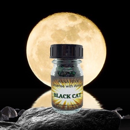 Magische Räucherung mit Anna Riva's magisches Öl 'Black Cat'
