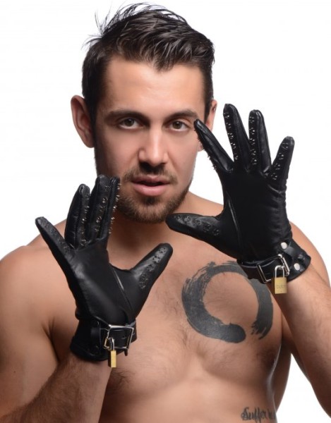 Lockable Vampire Gloves