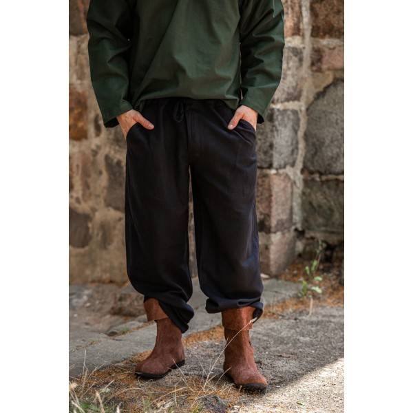 Soft trousers with drawstring and buttons at the waistband