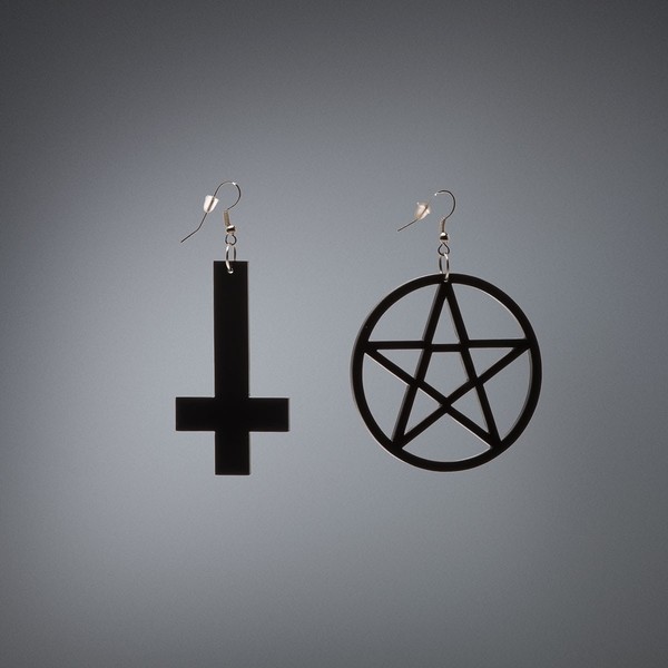 Ohrringe Kreuz und Pentagramm