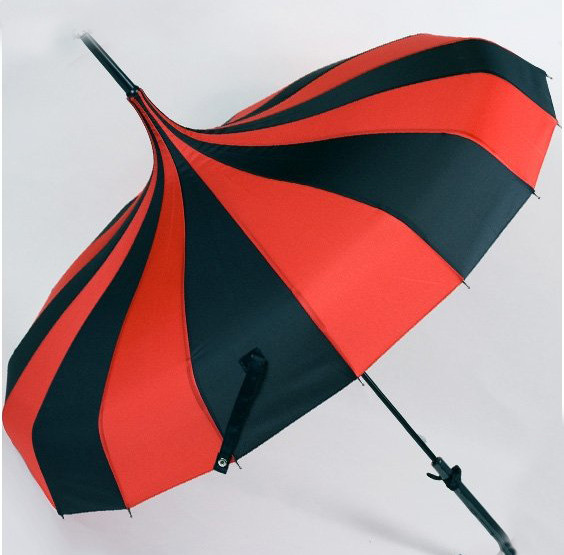 Schwarz-roter Schirm