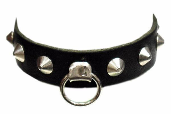 Leather bracelet with O-ring and pointed studs