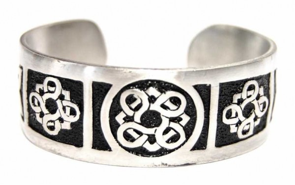 Armspange mit keltischen Symbolen