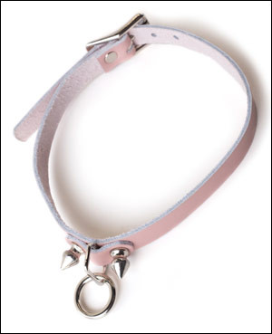 Rosa Halsband mit Nieten und O-Ring