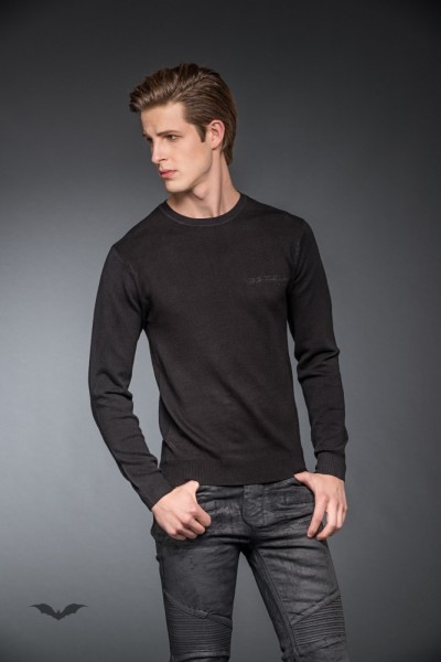 Schlichter schwarzer Pullover