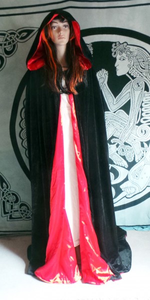 Reversible Ritual Robe Black/Red