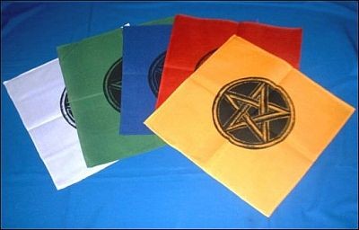 Altartücher mit schwarzem Pentagramm